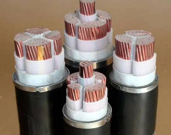 礦用電纜全方位解析：選擇要點(diǎn)、關(guān)鍵應(yīng)用場(chǎng)景與提升礦山安全與效率的秘籍